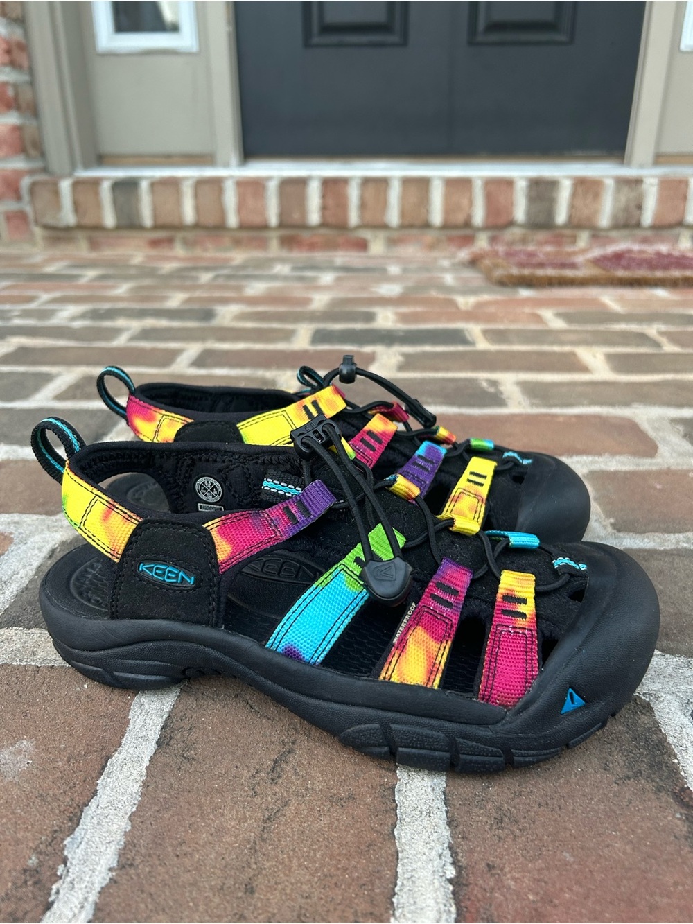 KEEN Newport H2 Black Sandals Rainbow Tie-Dye Straps 6.5
